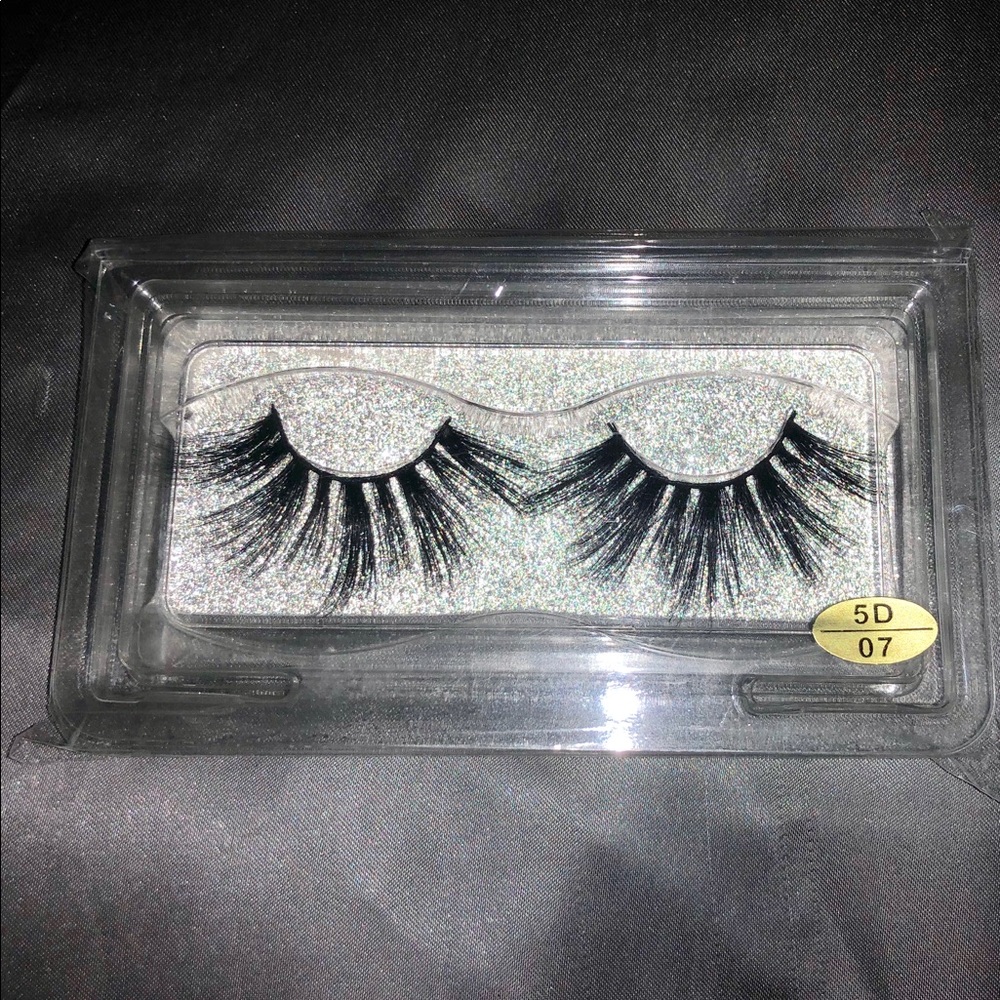5d False Lashes - Picture 2 of 2